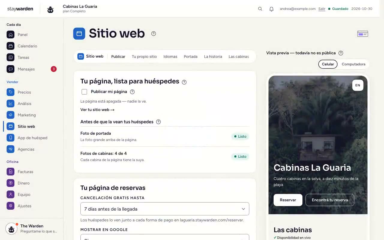 La pestaña Sitio web del panel: la página lista para los huéspedes, con la vista previa en celular del sitio del lodge de ejemplo y su botón Reservar.